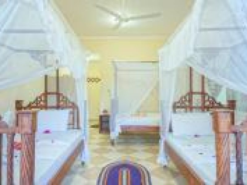 DELUXE TRIPLE ROOM WITH SEA VIEW AND BALCONY