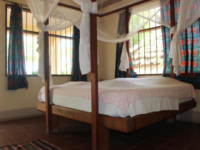 DOUBLE ROOM WITH PRIVATE BATHROOM -Ten Degrees South