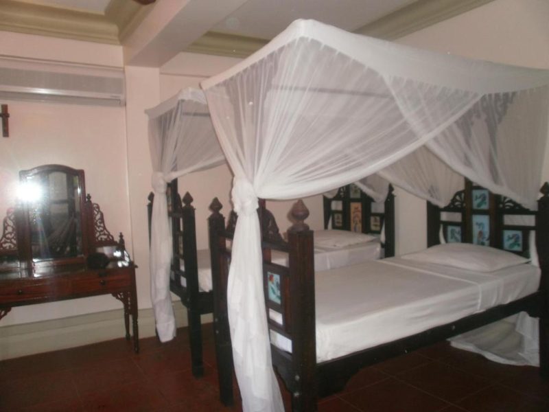 STANDARD DOUBLE OR TWIN ROOM