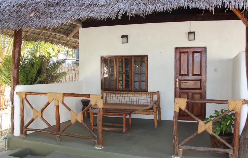 MAKUTI BEACH BUNGALOWS