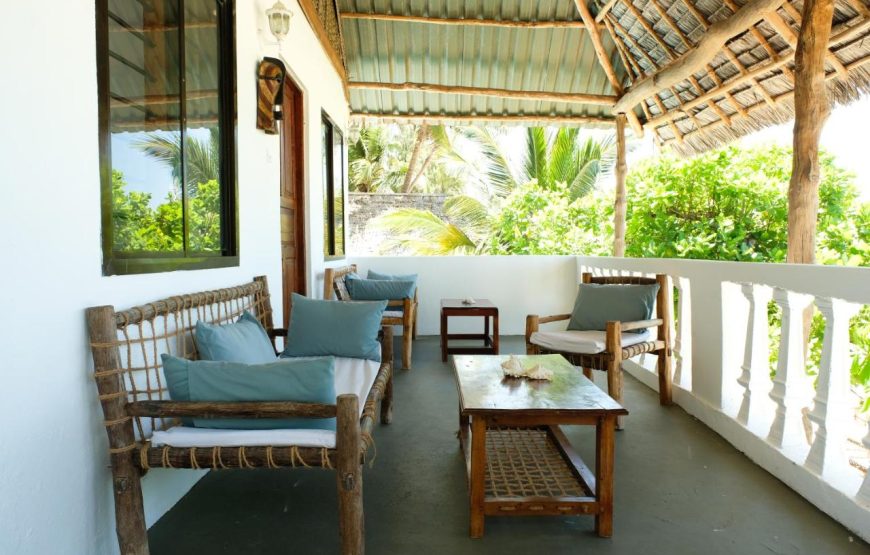 MAKUTI BEACH BUNGALOWS