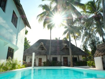 MAKUTI BEACH BUNGALOWS