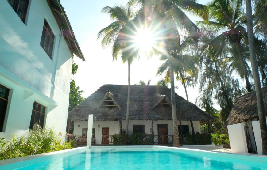 MAKUTI BEACH BUNGALOWS