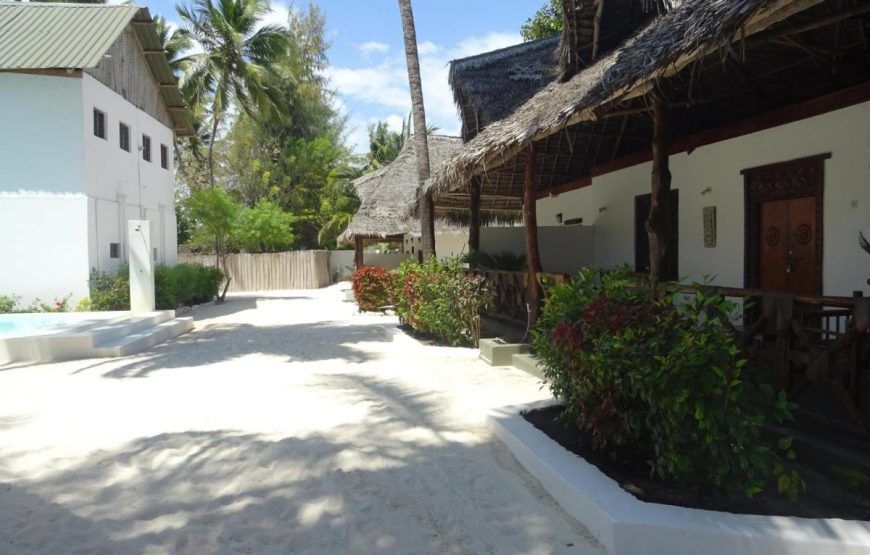 MAKUTI BEACH BUNGALOWS