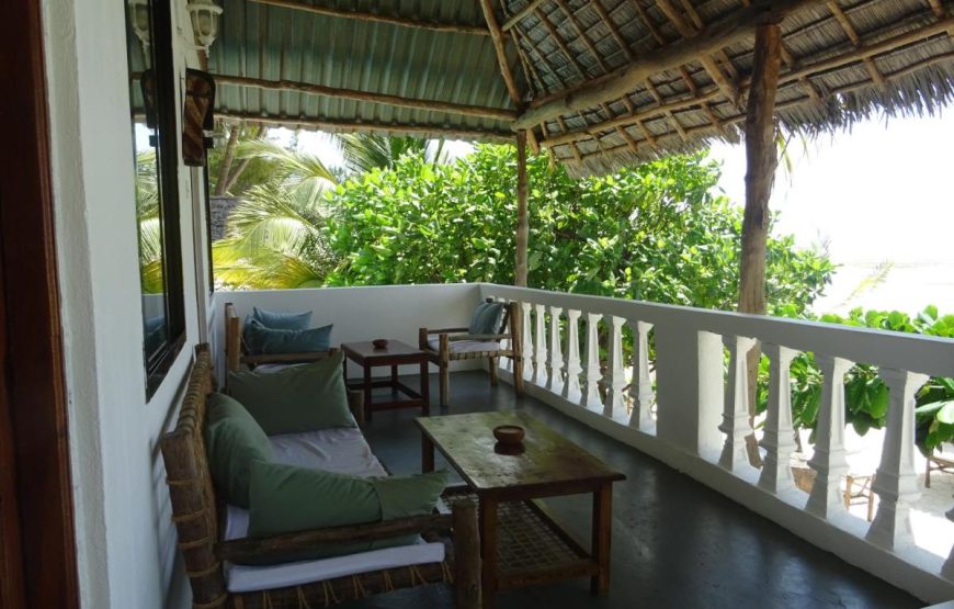 MAKUTI BEACH BUNGALOWS