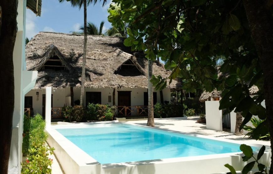 MAKUTI BEACH BUNGALOWS