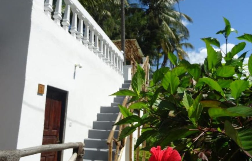 MAKUTI BEACH BUNGALOWS