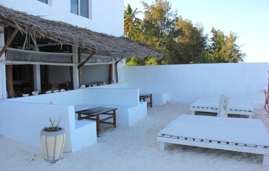 MAKUTI BEACH BUNGALOWS