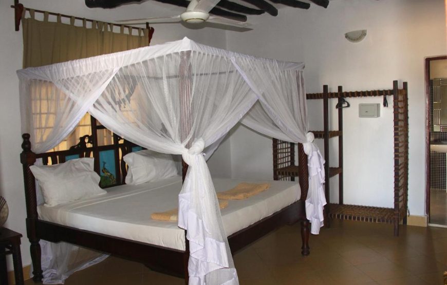 MAKUTI BEACH BUNGALOWS