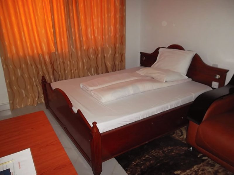 SINGLE ROOM -Mkulu Hotel